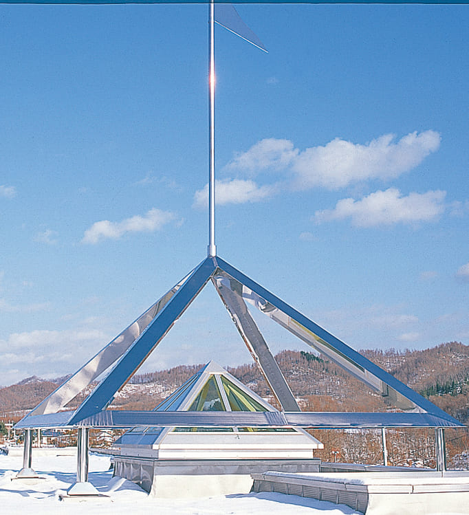 Photo：二風谷小学校モニュメント